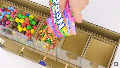 как сделать автомат для конфет из картона с деньгами
